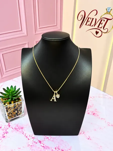 Collar  Dorado Inicial con Corazón Baño 18 k