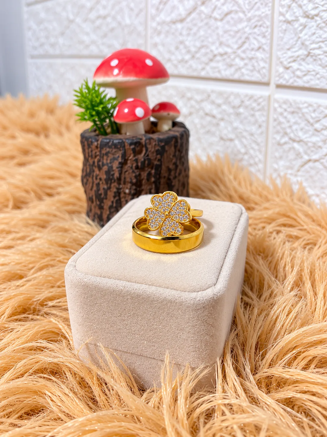 Dúo de Anillos Dorado Trébol Brillante