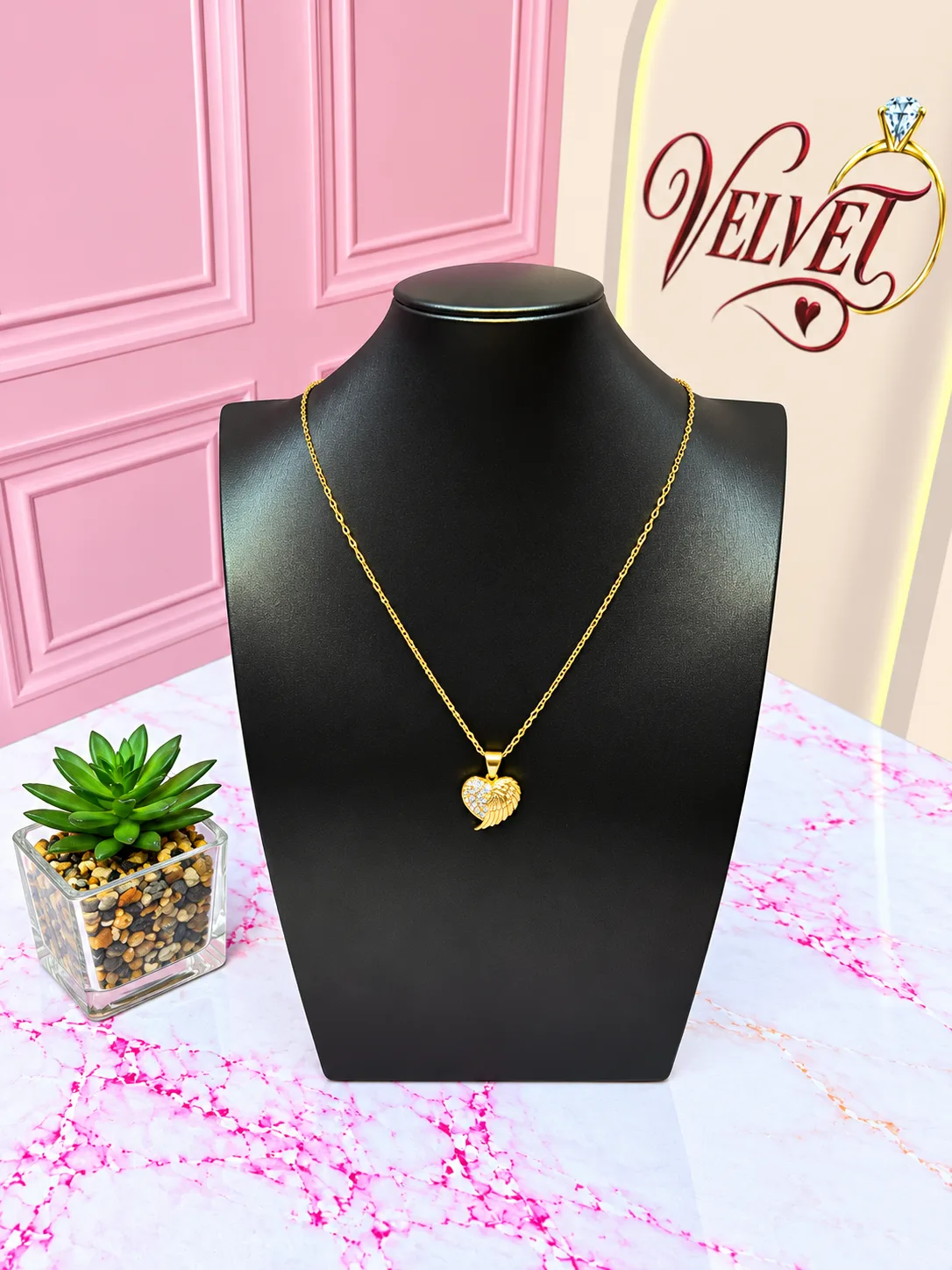 Collar Dorado  Corazón con Ala