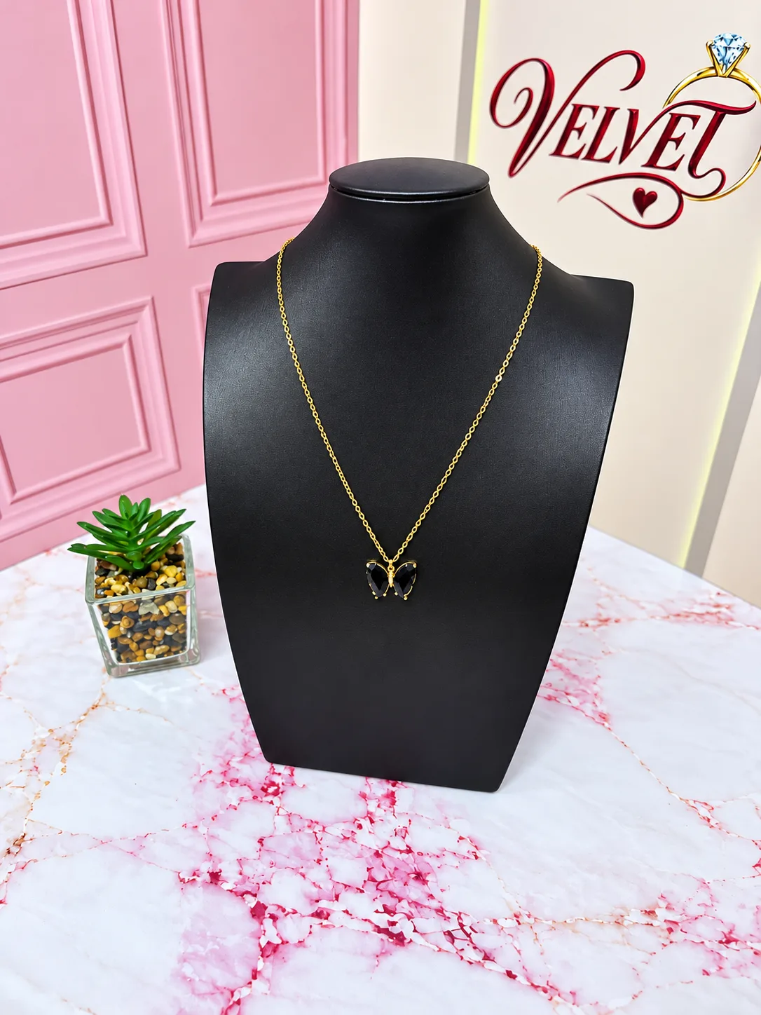 Collar Dorado Mariposa Negra