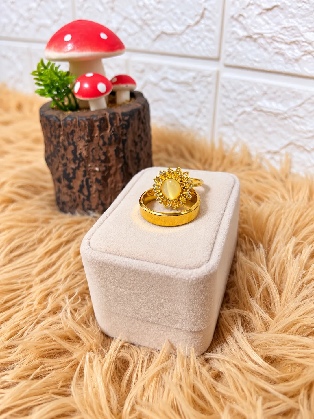 Dúo de Anillos Dorados Girasol Ópalo